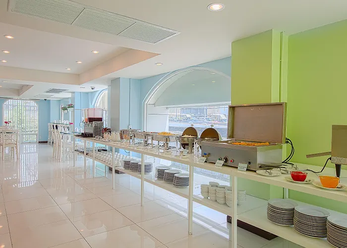 Hotel Oakwood & 4*