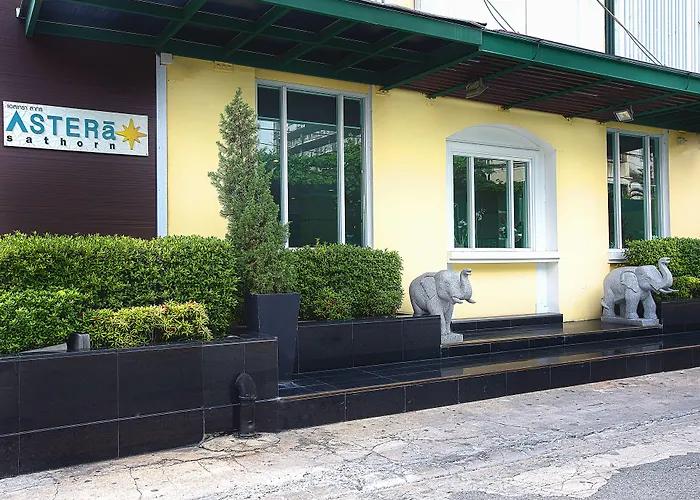 Oakwood & 4* Bangkok