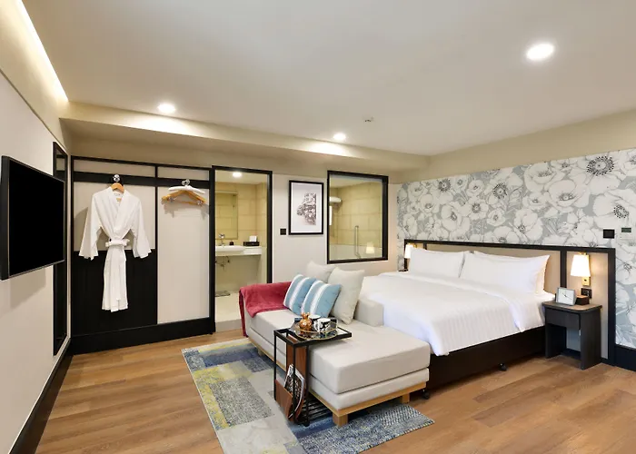 Hotel Oakwood & 4*
